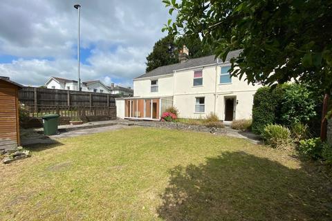3 bed property, in 51 Old Exeter Road, £215,000