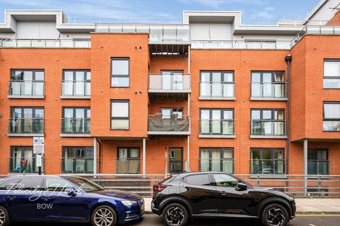 1 bed property, in Ordell Road, £325,000