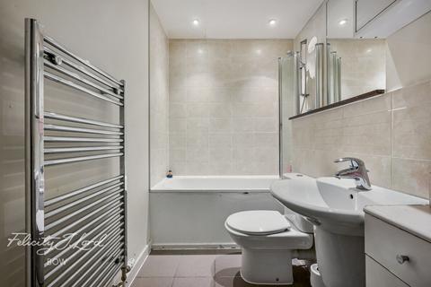 1 bed property, in Ordell Road, £325,000