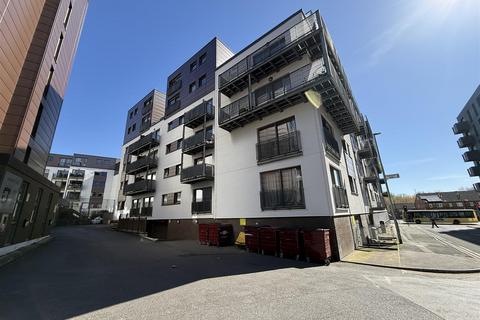 2 bed property, in Advent 2/3, £100,000