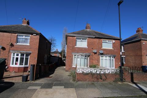 2 bed property, in Kinnaird Avenue, £110,000