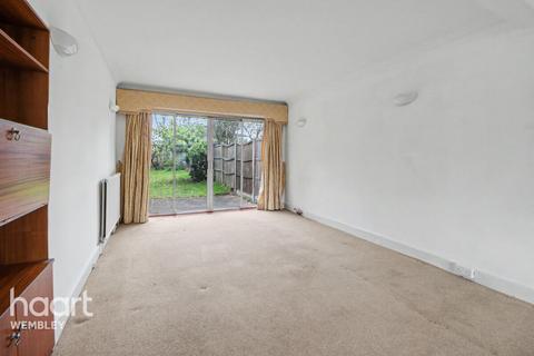 4 bed property, in Barn Hill Estate, £700,000
