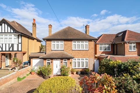 3 bed property, in Woodcock Hill, £800,000