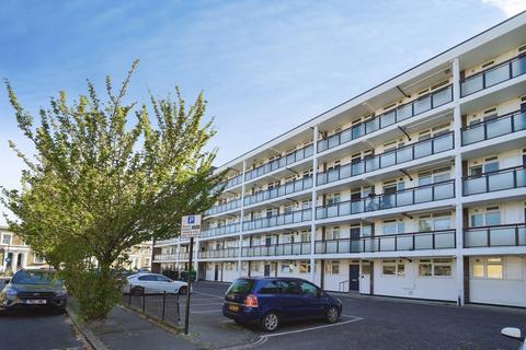 3 bed property, in Lothian Road, £330,000