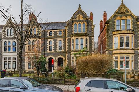 8 bed property, in Cathedral Road, £795,000