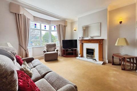 3 bed property, in Reading Road, £219,000