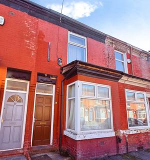 2 bed property, in Parkfield Avenue, £170,000