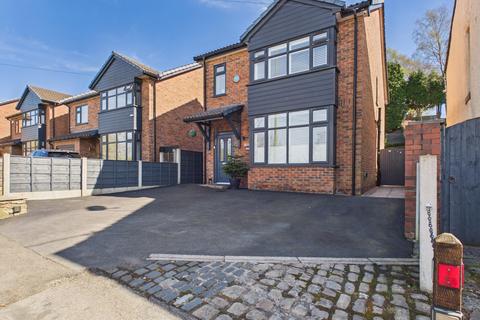 3 bed property, in Broadbottom Road, £425,000