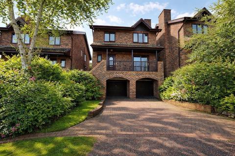 4 bed property, in Hadrian Court, £365,000