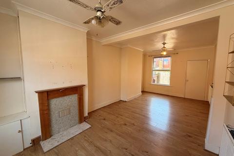 2 bed property, in Cloutsham Street, £164,995