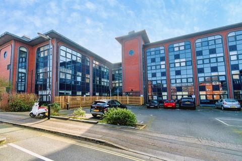 1 bed property, in Millbrook Road East, £110,000