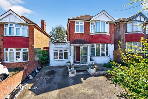 4 bed property, in Tolworth Rise South, £660,000