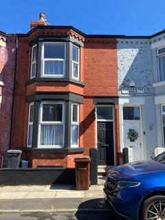 3 bed property, in Gloucester Road, £130,000