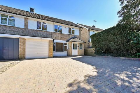 4 bed property, in Little Bushey Lane, £800,000