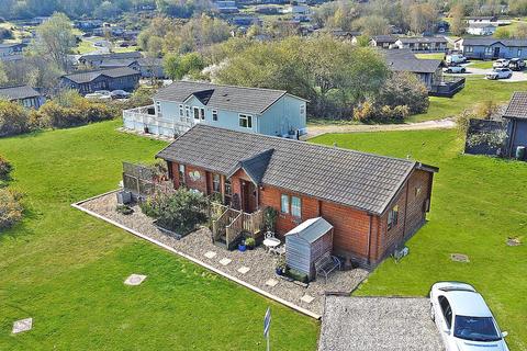3 bed property, in Warren Lodge Park, £245,000