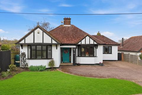 3 bed property, in Langley Village, £600,000