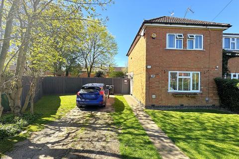 3 bed property, in Fineshade Grove, £235,000