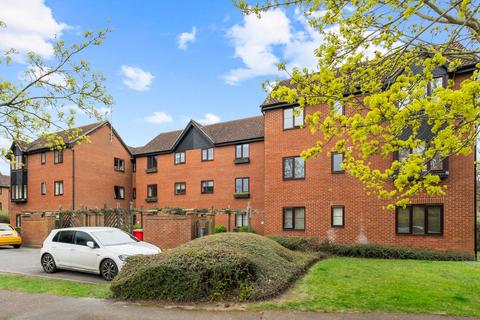 2 bed property, in Tempsford, £250,000