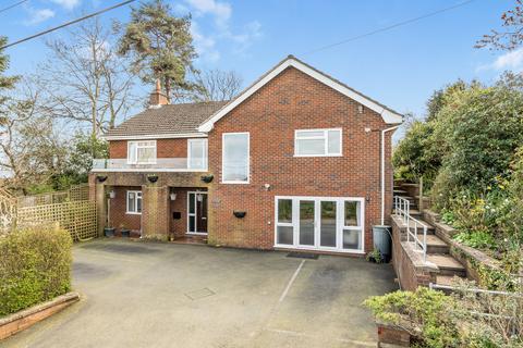 5 bed property, in Plum Hill, £450,000