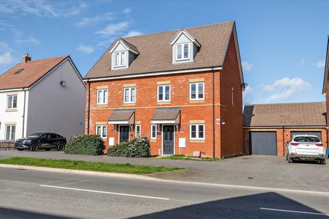 3 bed property, in Four Acre Drive, £375,000