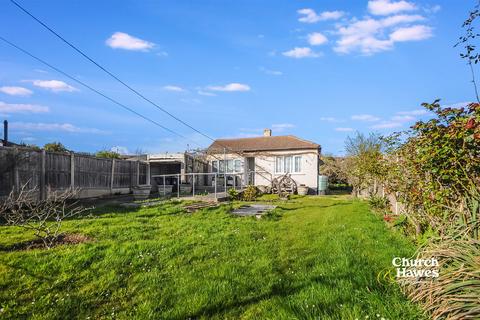 2 bed property, in Beachy Drive, £250,000