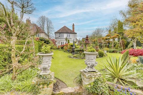 3 bed property, in Whyburn Lane, £400,000