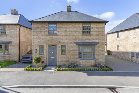 4 bed property, in Whernside Lane, £675,000