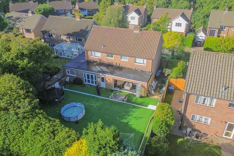 4 bed property, in Weald Rise, £800,000