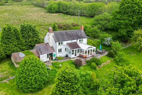 2 bed property, in Clee Hill, £350,000