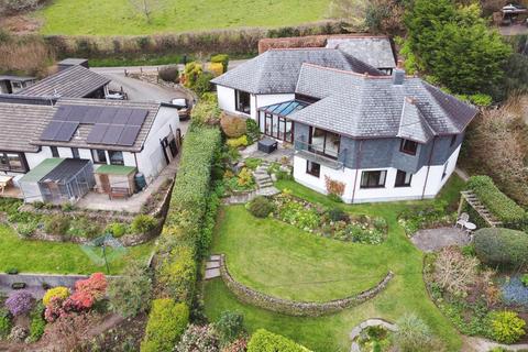 4 bed property, in Terras Hill, £500,000