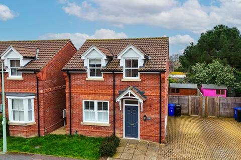 2 bed property, in Drinkwater Close, £350,000