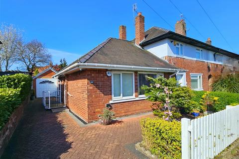 2 bed property, in Mount Road, £190,000