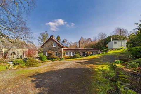 3 bed property, in Innishail, £375,000