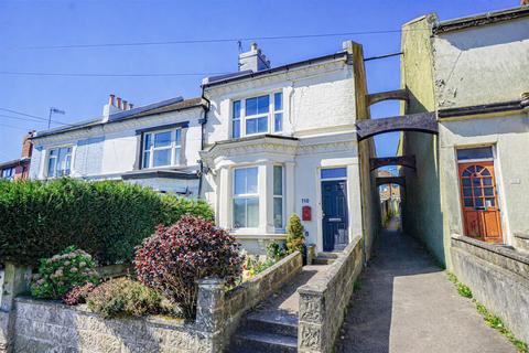 2 bed property, in Saxon Road, £250,000