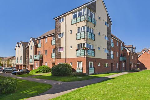 1 bed property, in Leyland Road, £165,000