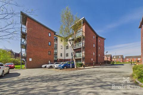 2 bed property, in Bridge Road, £90,000