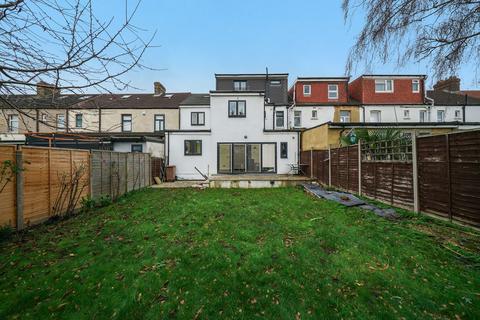 5 bed property, in Wards Road, £750,000