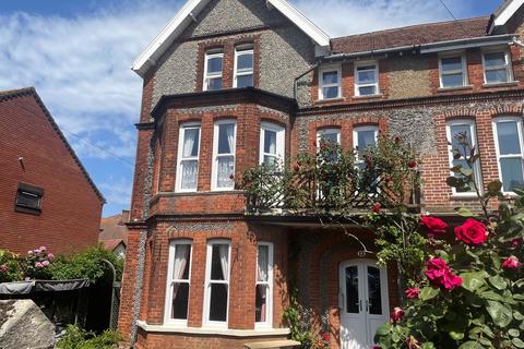 6 bed property, in The Boulevard, £750,000