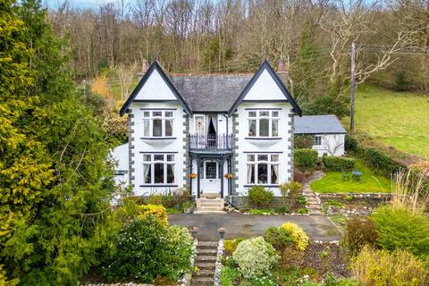 5 bed property, in The Gables, £650,000