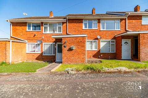 2 bed property, in St. Ives Close, £100,000