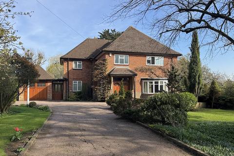 5 bed property, in Scalford Road, £650,000