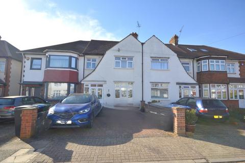 3 bed property, in Woodford Place, £600,000