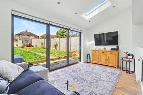 3 bed property, in Cherry Tree Close, £340,000