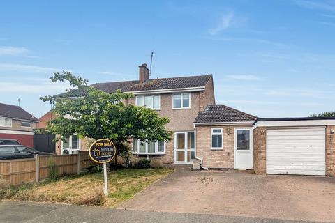 3 bed property, in Cherry Tree Close, £325,000