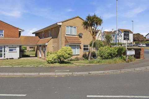 1 bed property, in St Crispians, £225,000