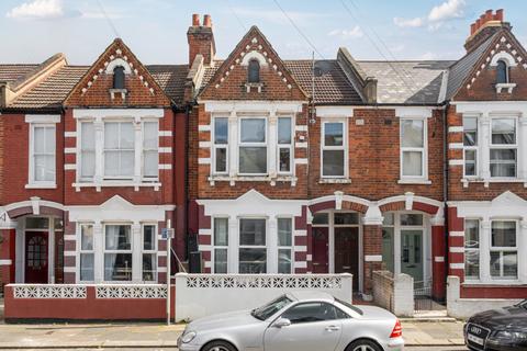 2 bed property, in Tynemouth Road, £300,000