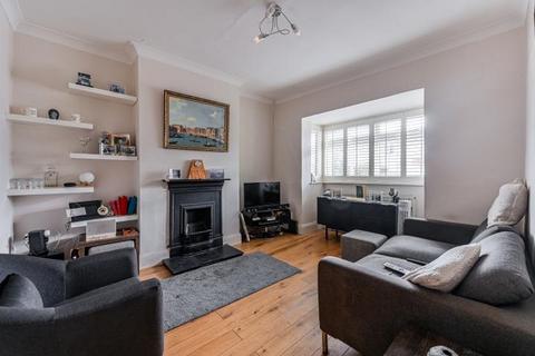 3 bed property, in Tunnel Avenue, £500,000