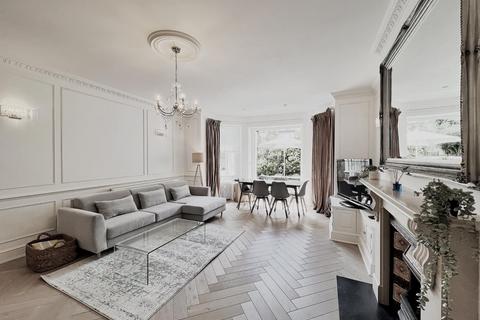 3 bed property, in Belsize Square, £1,695,000