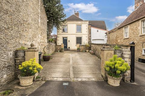 4 bed property, in The Manse, £700,000