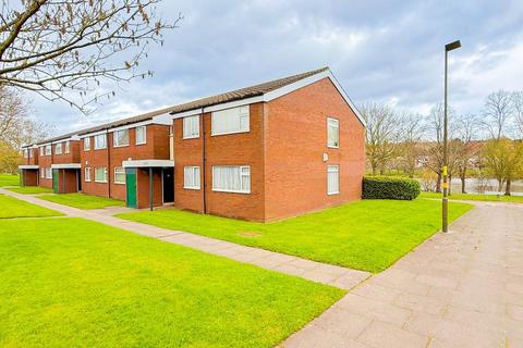 2 bed property, in Lakeside Walk, £100,000